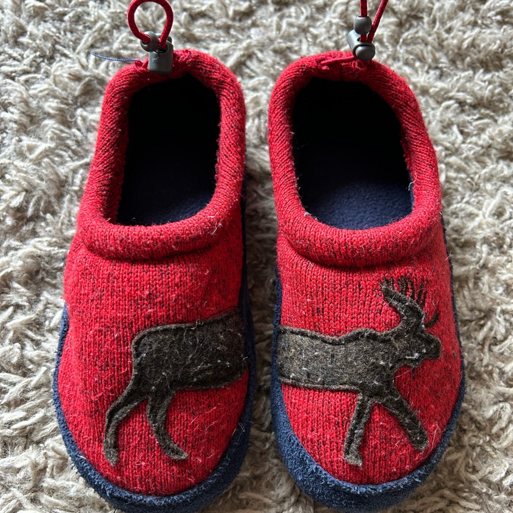 LL Bean Kids' Sweater Fleece Slippers, Motif